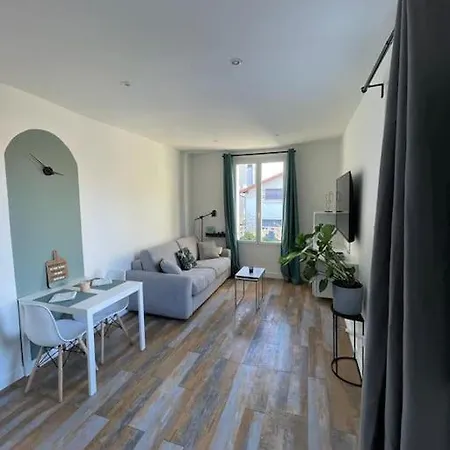 Equipe Aux Portes De Paris Apartment Bagnolet